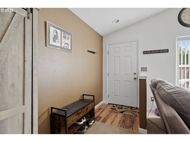 4942 HOLLY St, Springfield, OR 97478