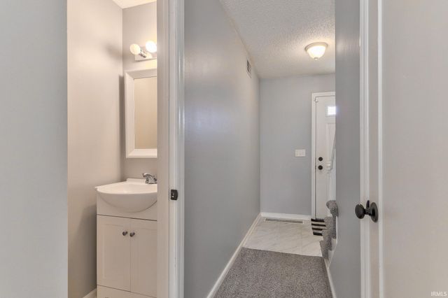 122 Hampton Drive, Evansville, IN 47715