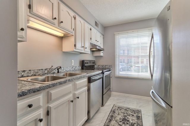 122 Hampton Drive, Evansville, IN 47715