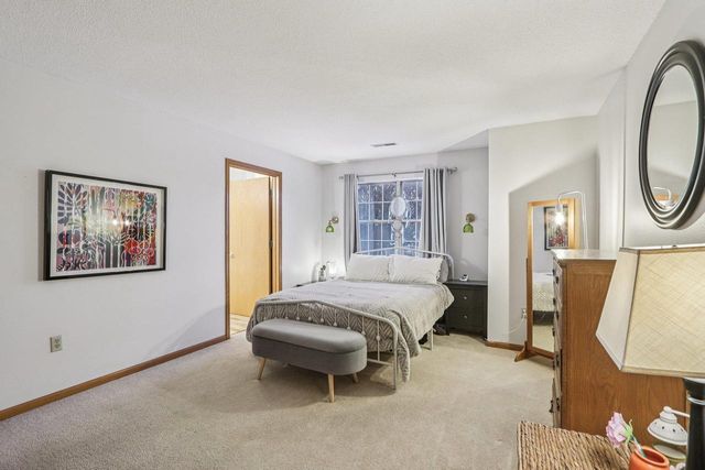 279 Kearney Way, Waunakee, WI 53597