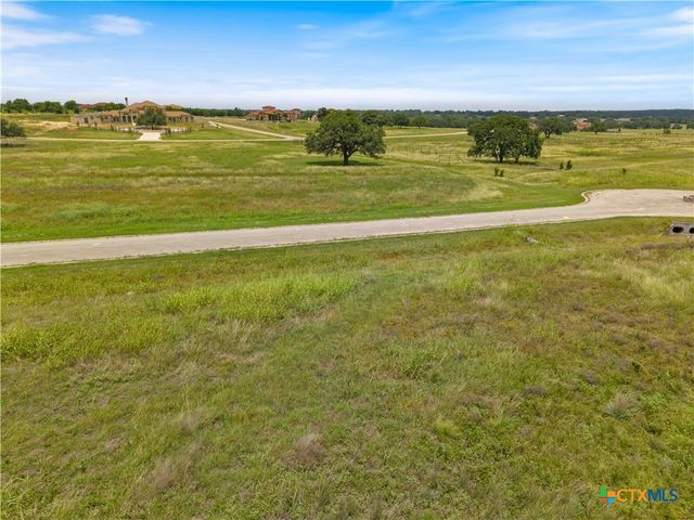 308 Via Francesco, Florence, TX 76527