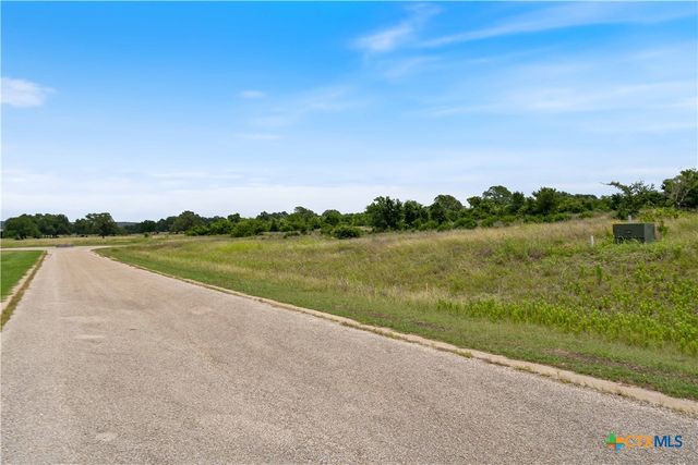 308 Via Francesco, Florence, TX 76527