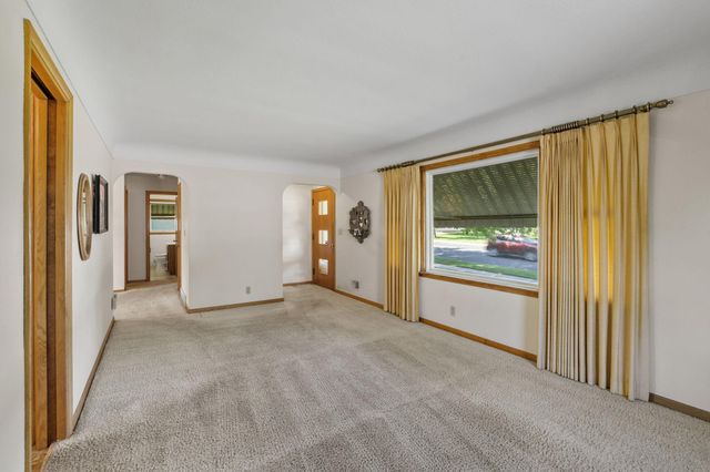845 Spencer Street S, Shakopee, MN 55379