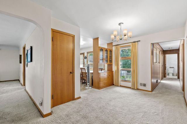 845 Spencer Street S, Shakopee, MN 55379