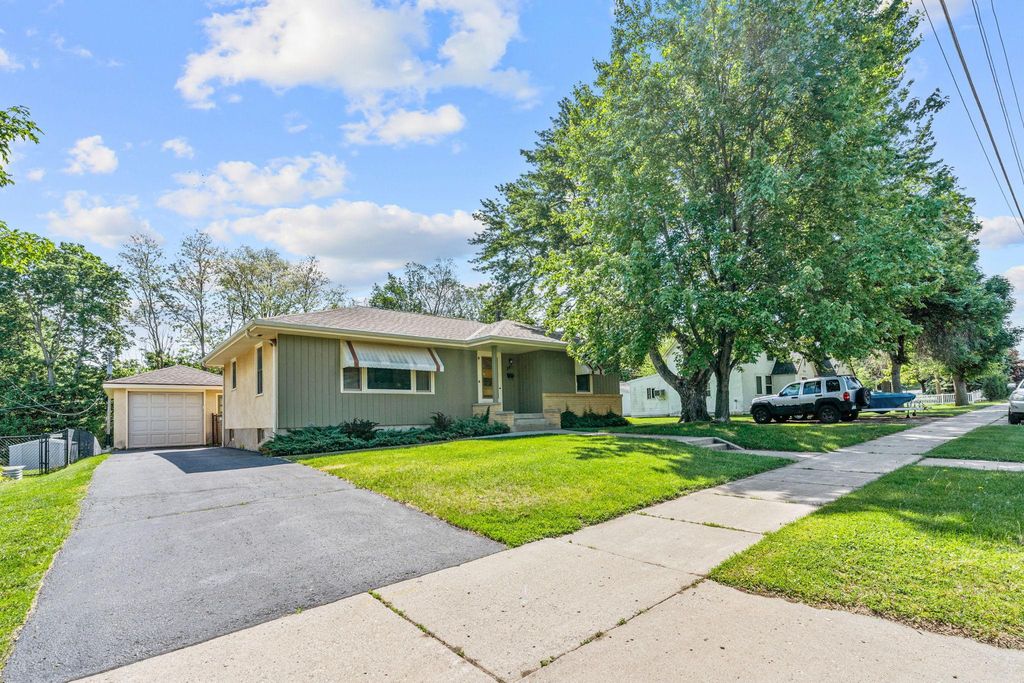 845 Spencer Street S, Shakopee, MN 55379 — photo 2