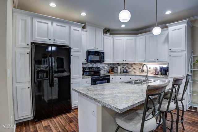 214 Mount Crest Drive, Johnson City, TN 37601