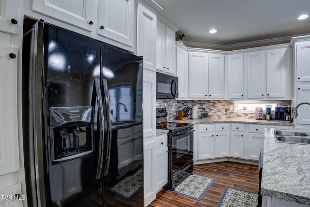 214 Mount Crest Drive, Johnson City, TN 37601