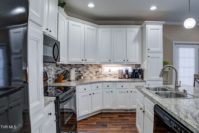 214 Mount Crest Drive, Johnson City, TN 37601