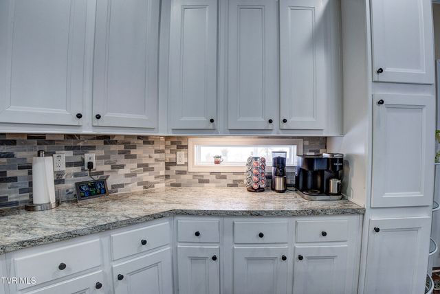 214 Mount Crest Drive, Johnson City, TN 37601