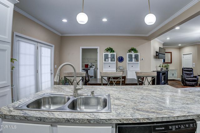 214 Mount Crest Drive, Johnson City, TN 37601