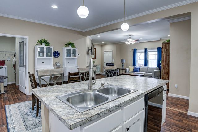 214 Mount Crest Drive, Johnson City, TN 37601