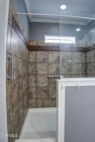 214 Mount Crest Drive, Johnson City, TN 37601