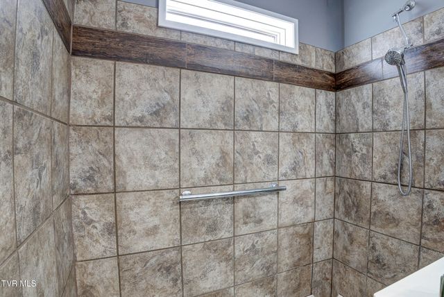 214 Mount Crest Drive, Johnson City, TN 37601