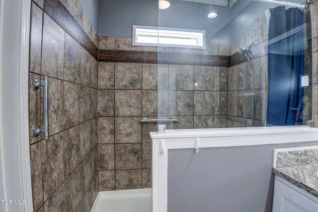 214 Mount Crest Drive, Johnson City, TN 37601