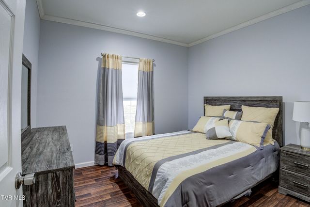 214 Mount Crest Drive, Johnson City, TN 37601