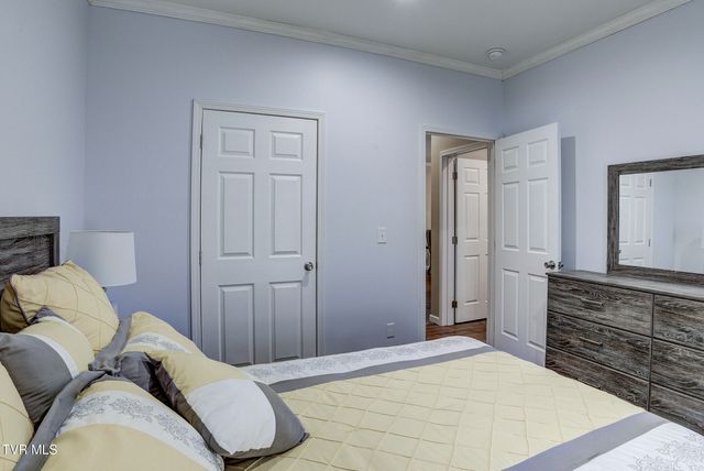 214 Mount Crest Drive, Johnson City, TN 37601