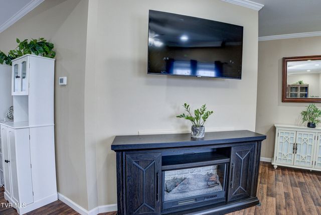 214 Mount Crest Drive, Johnson City, TN 37601