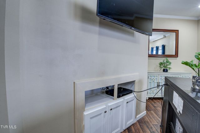 214 Mount Crest Drive, Johnson City, TN 37601