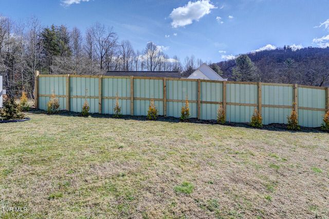 214 Mount Crest Drive, Johnson City, TN 37601