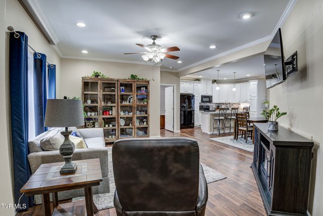 214 Mount Crest Drive, Johnson City, TN 37601