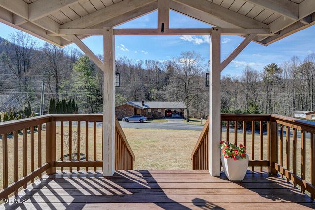 214 Mount Crest Drive, Johnson City, TN 37601