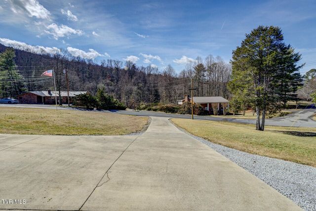 214 Mount Crest Drive, Johnson City, TN 37601