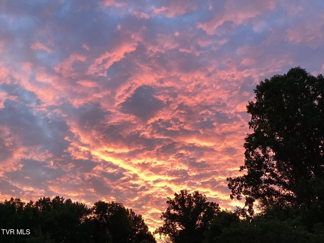 214 Mount Crest Drive, Johnson City, TN 37601