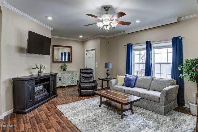 214 Mount Crest Drive, Johnson City, TN 37601