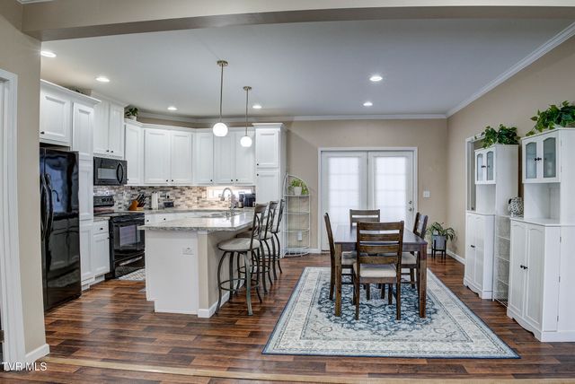 214 Mount Crest Drive, Johnson City, TN 37601