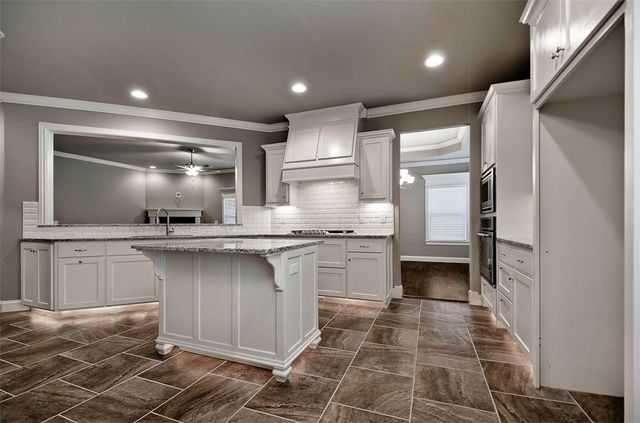 703 SE Fullerton Street, Bentonville, AR 72712