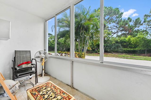 270 Norwich L, West Palm Beach, FL 33417