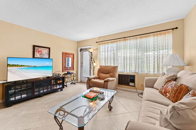 270 Norwich L, West Palm Beach, FL 33417