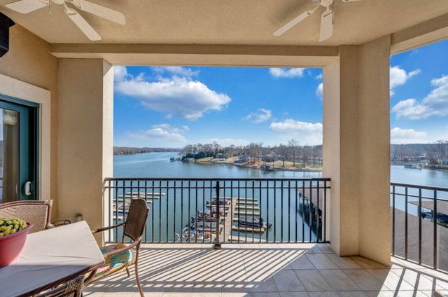 100 Bridgewater Pointe Pl Unit 403, Moneta, VA 24121