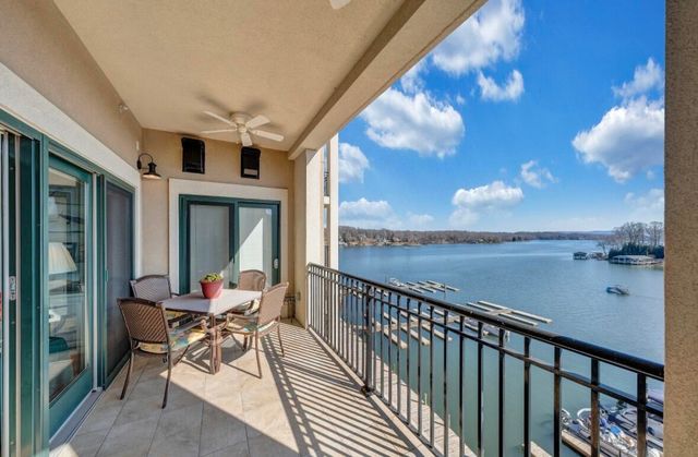 100 Bridgewater Pointe Pl Unit 403, Moneta, VA 24121