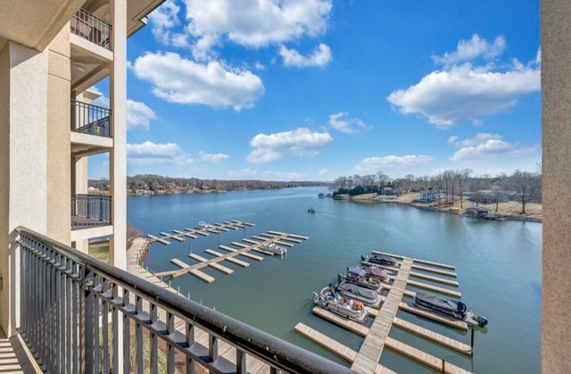 100 Bridgewater Pointe Pl Unit 403, Moneta, VA 24121