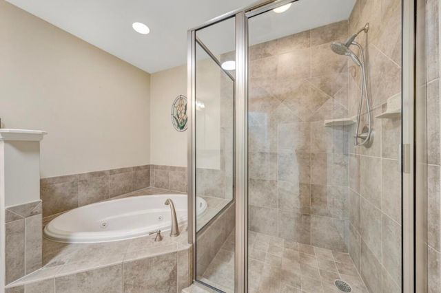 100 Bridgewater Pointe Pl Unit 403, Moneta, VA 24121