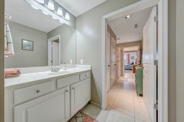 100 Bridgewater Pointe Pl Unit 403, Moneta, VA 24121