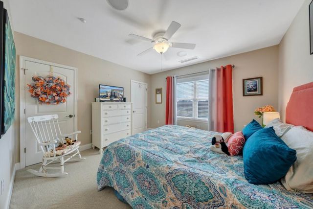 100 Bridgewater Pointe Pl Unit 403, Moneta, VA 24121