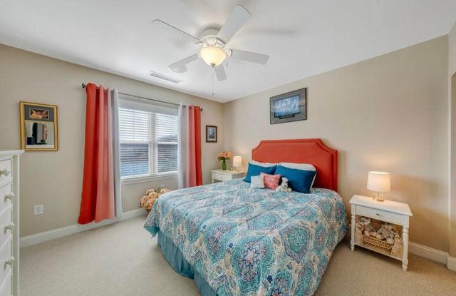 100 Bridgewater Pointe Pl Unit 403, Moneta, VA 24121