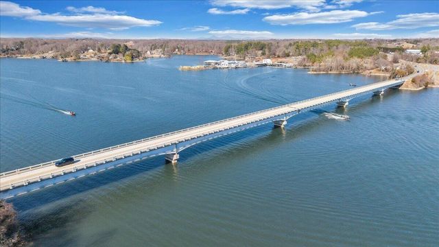 100 Bridgewater Pointe Pl Unit 403, Moneta, VA 24121