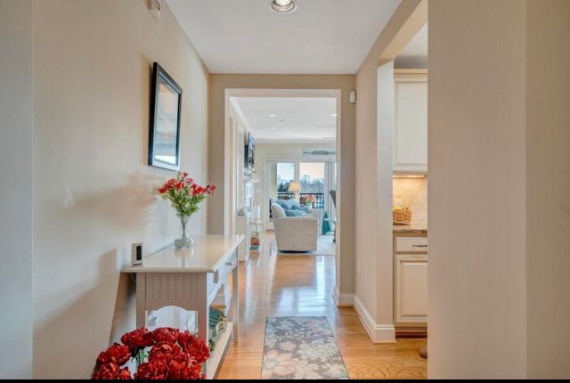 100 Bridgewater Pointe Pl Unit 403, Moneta, VA 24121