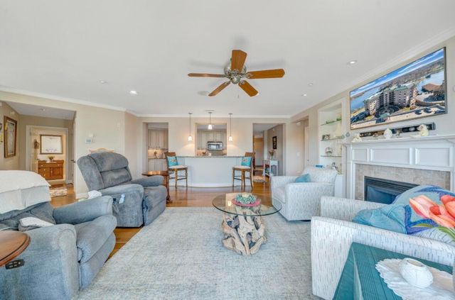 100 Bridgewater Pointe Pl Unit 403, Moneta, VA 24121