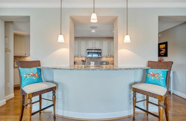 100 Bridgewater Pointe Pl Unit 403, Moneta, VA 24121