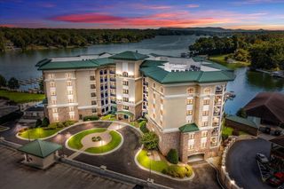 100 Bridgewater Pointe Pl Unit 403, Moneta, VA 24121