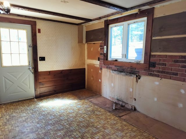 1 Indian Neck Rd, Wareham, MA 02571