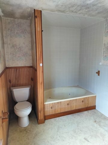 1 Indian Neck Rd, Wareham, MA 02571