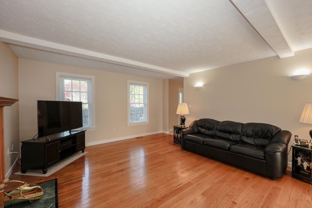 26 Preserve Drive, Nashua, NH 03064