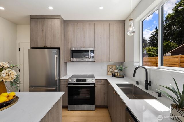 11746 Dayton Avenue N, Seattle, WA 98133