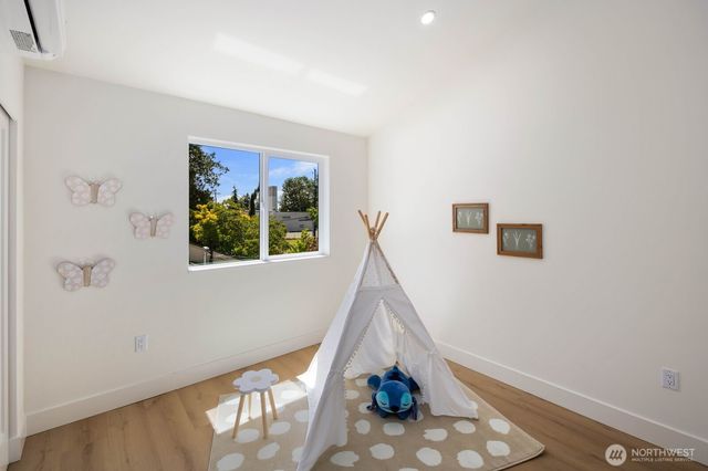 11746 Dayton Avenue N, Seattle, WA 98133