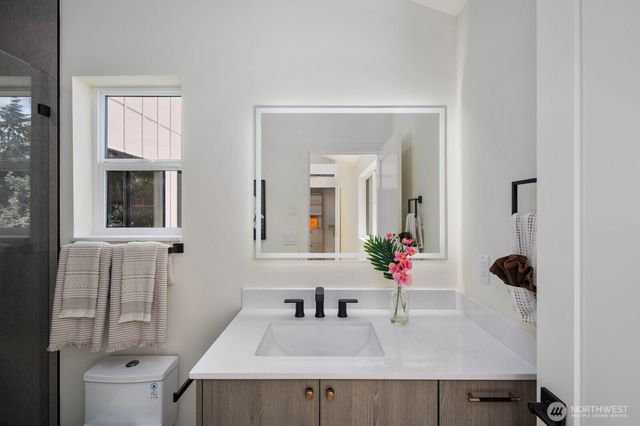 11746 Dayton Avenue N, Seattle, WA 98133